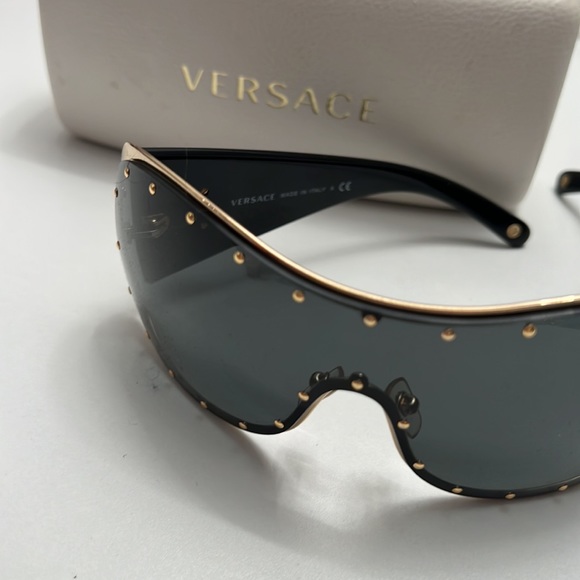 VERSACE SUNGLASSES BLACK with Gold Studs Comes with a box - Picture 2 of 10